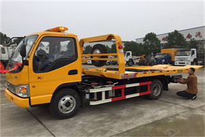 卢龙哪里有拖车服务