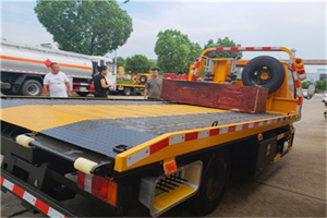 卢龙附近拖车电话号码服务